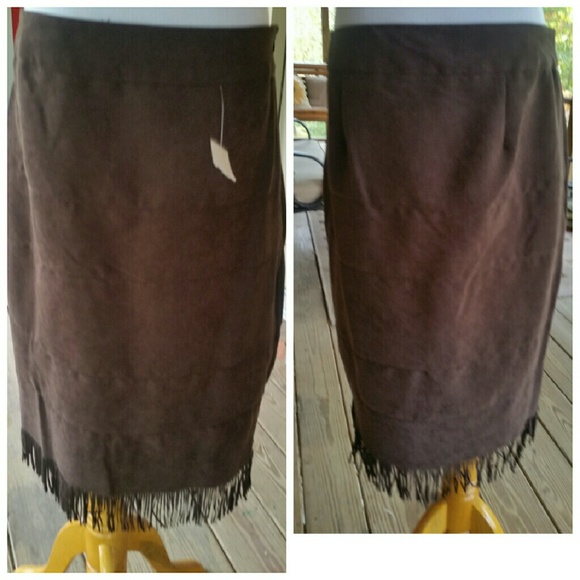 Beautiful Brand New "Suede" Type Skirt! Si… - Picture 2 of 3